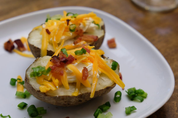 ローデッドターキーサンタフェのベイクドポテトの皮のレシピ