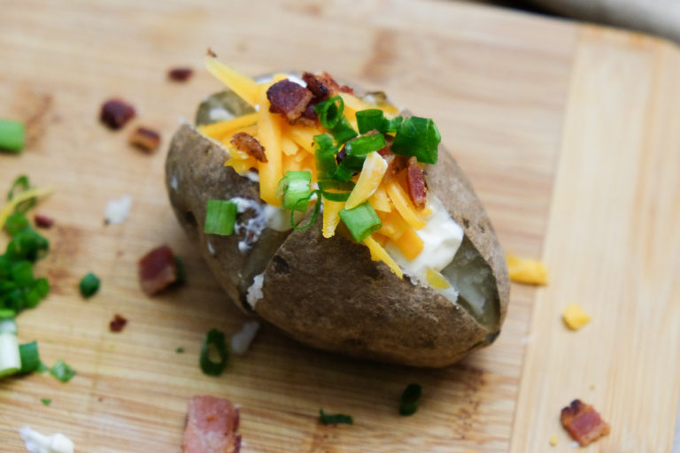 ローデッドターキーサンタフェのベイクドポテトの皮のレシピ