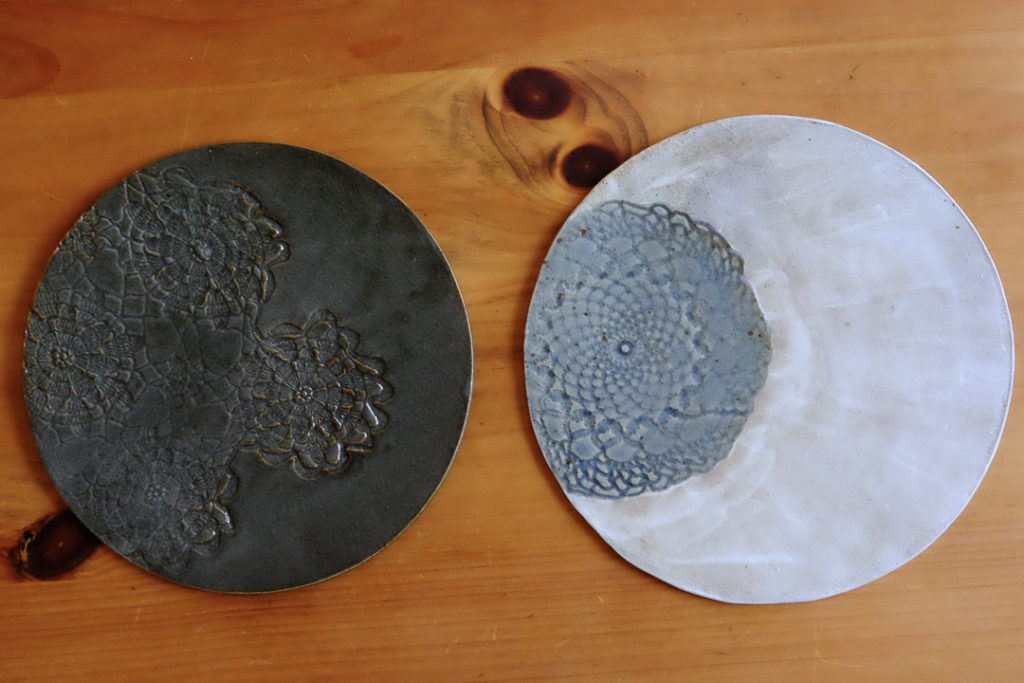 レースの陶板皿２種類