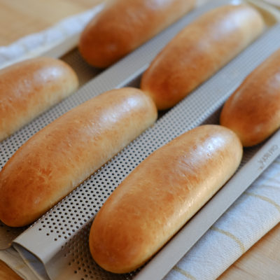 フランスパン用の天板を使って、きれいなコッペパンを焼く♪