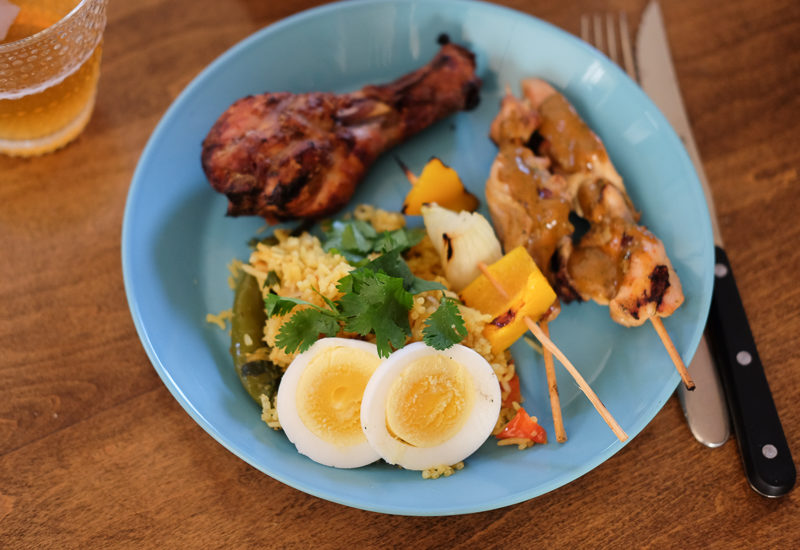 二種類のチキンとビリヤニのディナー