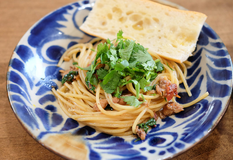 オイルサーディンとパクチーのパスタ