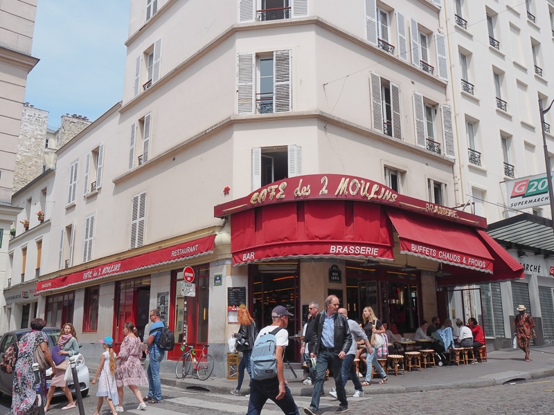 カフェ・デ・ドゥ・ムーラン（Café des 2 Moulins）