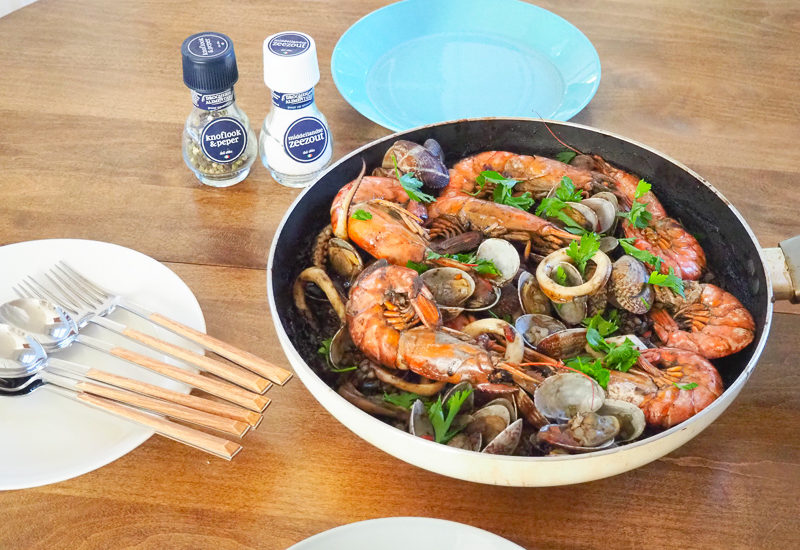 イカ墨パエリア