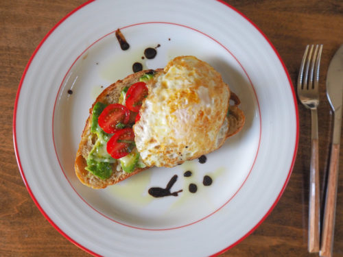 String Ting ブランチ アボカド 目玉焼き トースト 危険 動物