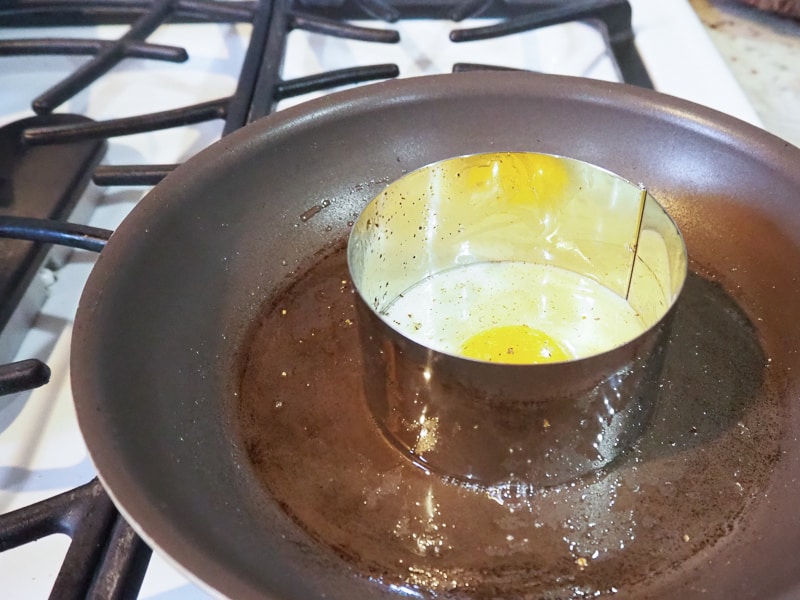 セルクルで卵を焼く