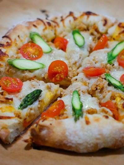 鶏そぼろピザ