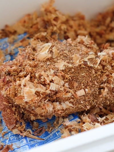 おがくずに埋もれた毛ガニ