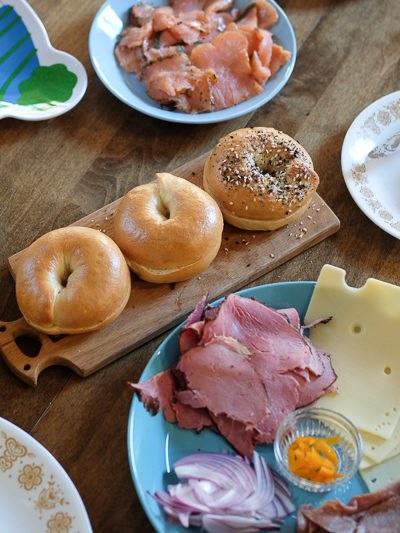 ベーグルのオープンサンド