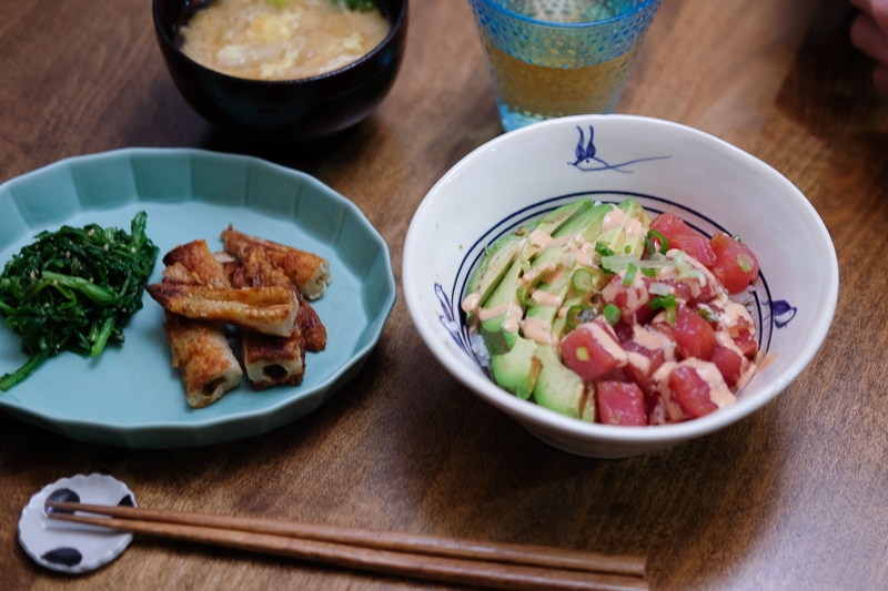 スパイシーポケ丼の献立